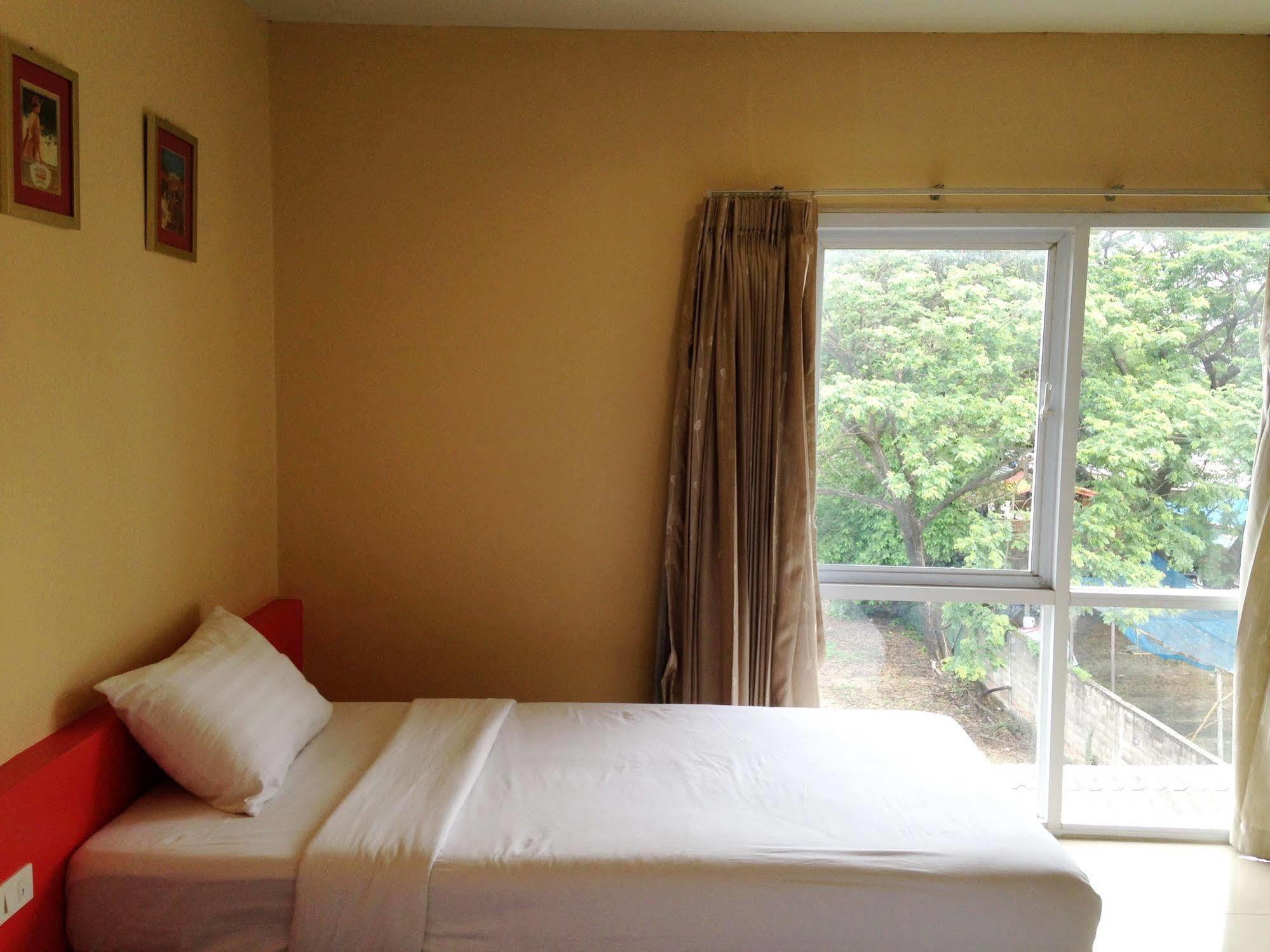 C2 Residence Lampang Exterior foto